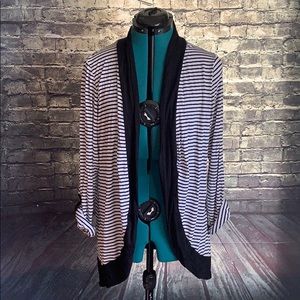 Adorable striped Maternity cover.